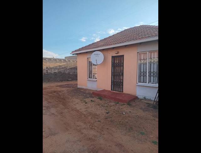 5 BEDROOM HOUSE FOR SALE IN PROTEA GLEN EXT